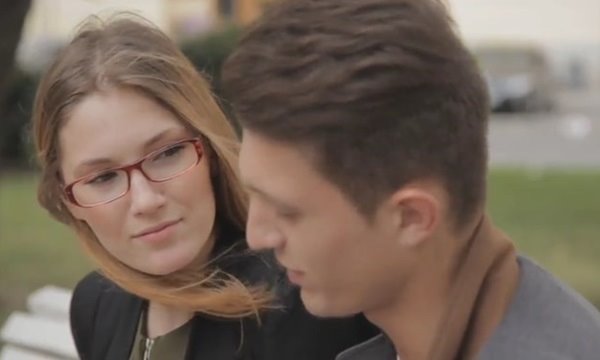 Легкий флирт скомпроментировал на секс милую интеллигентную девушку..