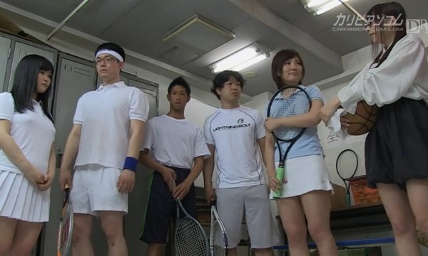 Ночной интим в закрытой спортивной школе где то в Токио.