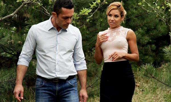 Студентки видели как директор трахал маму их сокурсницы и знают откуда такие хорошие оценки.