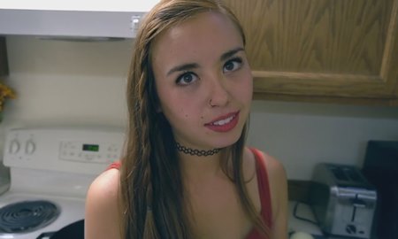 Несколько комплиментов и сестричка идет мыть руки чтобы взять ими член брата.