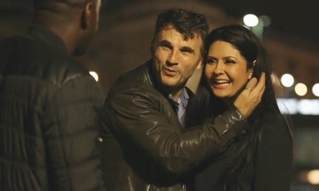 Муж с женой позвали незнакомого негра присоединиться к ним и продуплить жену.