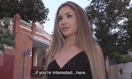 Несколько комплиментов и россиянка со спортивной попой готова пойти трахнуться за деньги.