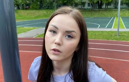 Турники все такие холодные и мокрые, а дома тепло и можно киску по трогать.