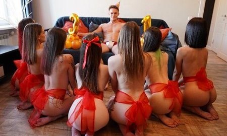 Самое лучшее в мире День Рождения с толпой секасных русских девушек.